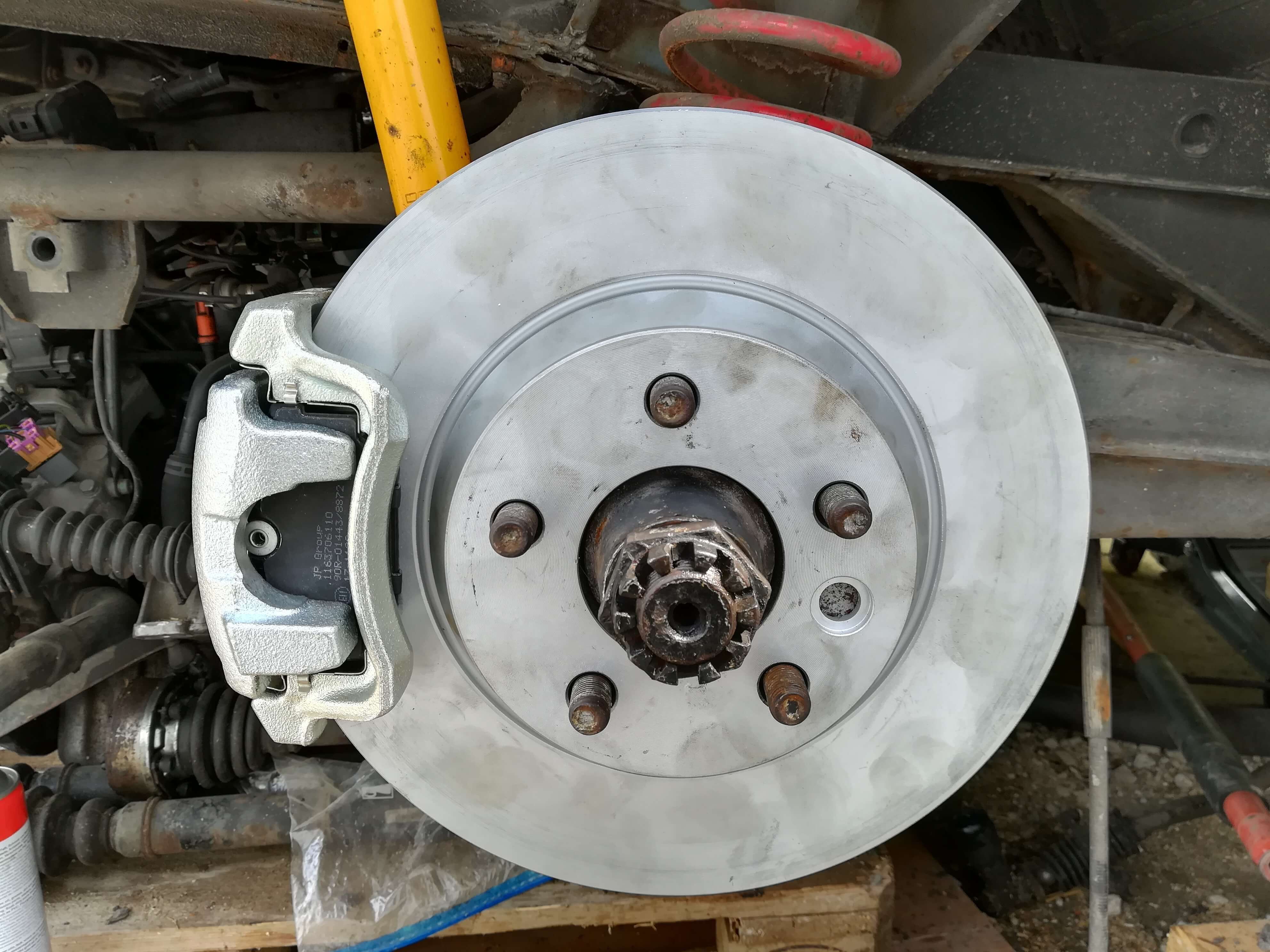 vw-t3-bus-bremsen-umbau-t4-bremsscheiben-hinterachse-bremssattel-bremssatteladapter-adapter-828-5