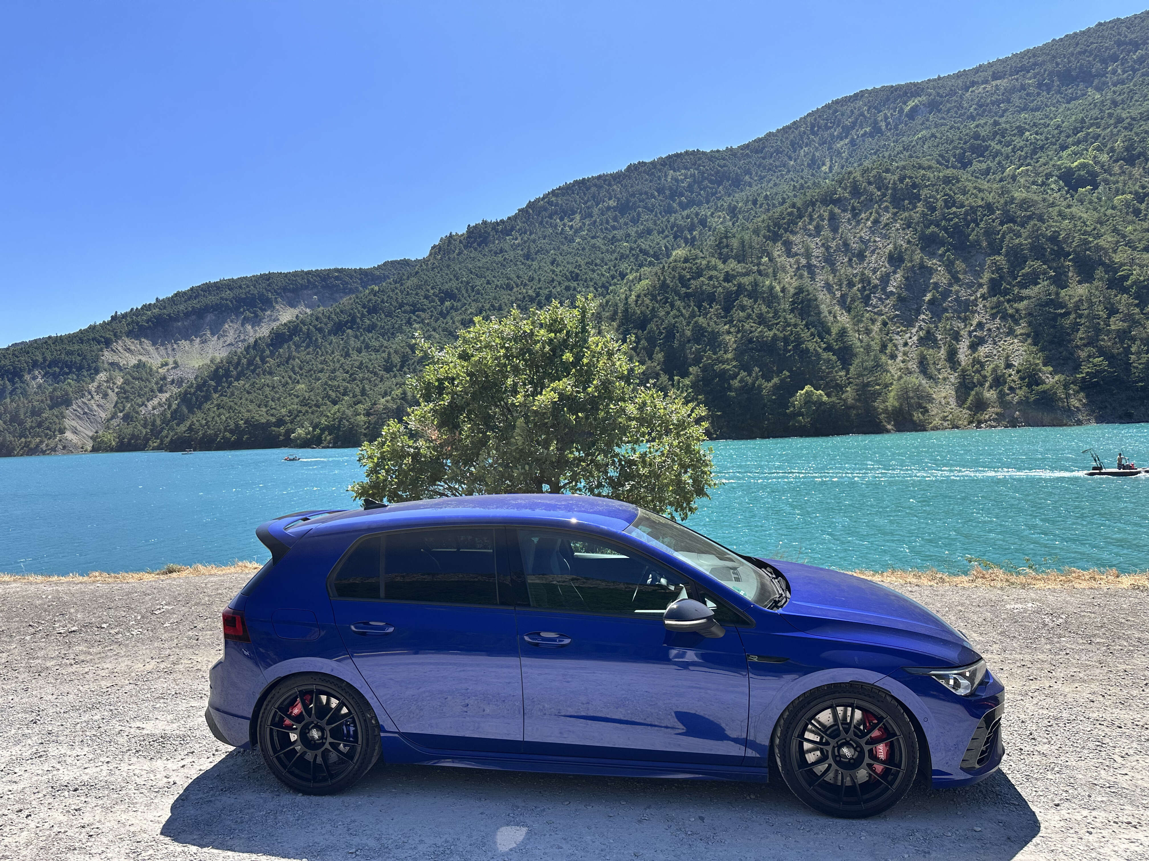 Golf 8 R mit Porsche Bremsanlage – 6-Kolben Upgrade vorne, 4-Kolben hinten Golf 8 R mit Porsche Bremsanlage – 6-Kolben Upgrade vorne, 4-Kolben hinten