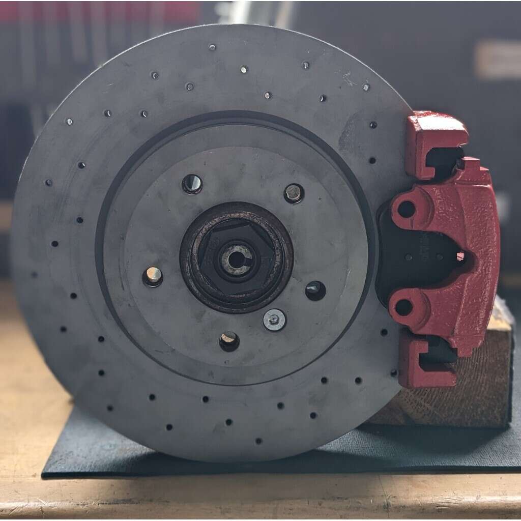 Mise à niveau des freins de l'essieu avant de la BMW E30 vers le système de freinage de la BMW E46 en combinaison avec le disque de frein de 325x25mm (140467) Mise à niveau des freins de l'essieu avant de la BMW E30 vers le système de freinage de la BMW E46 en combinaison avec le disque de frein de 325x25mm (140467)