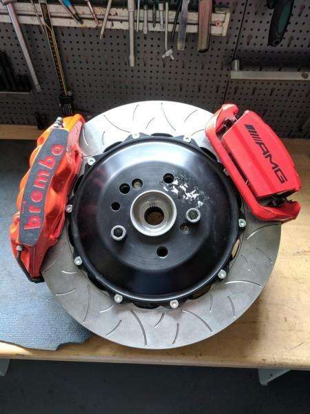 Conversion des freins de la Mercedes MB S63 AMG Essieux avant et arrière sur le système Brembo à 6 pistons Adaptateurs Tuning