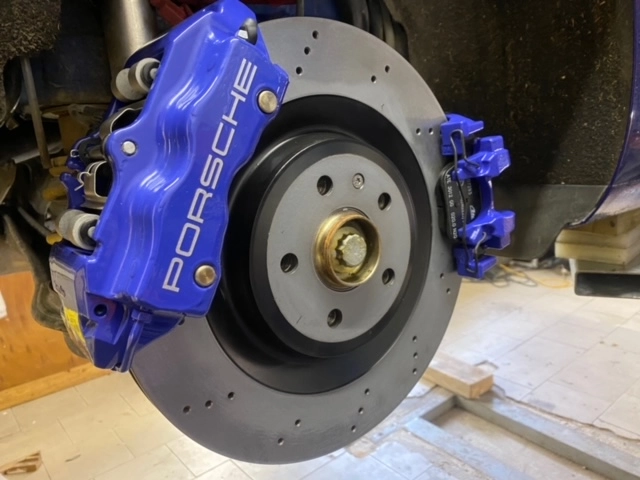 Grand KIT de freinage essieu arrière VW Golf 7 Audi A3 Porsche Cayenne Étrier à 4 pistons VW Golf 7R Étrier de frein à main 356x22 Disque de frein avec certificat d'homologation