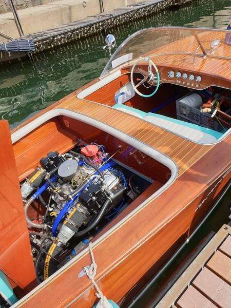 Fabrication spéciale pour un bateau Taroni Mistral de 1964 équipé d'un moteur Chevi V8 de 5,7 litres.