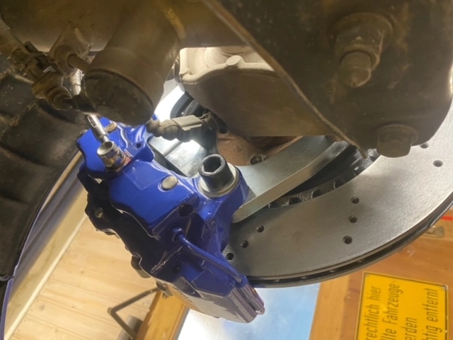 groes-bremsanlagen-kit-hinterachse-vw-golf-7-audi-a3-porsche-cayenne-4-kolben-sattel-vw-golf-7r-handbremssattel-356x22-bremsscheibe-mit-teilegutachten---farbe-bremssattel-rot-mit-epytec-logo-1091-KIT-RAL3001-7